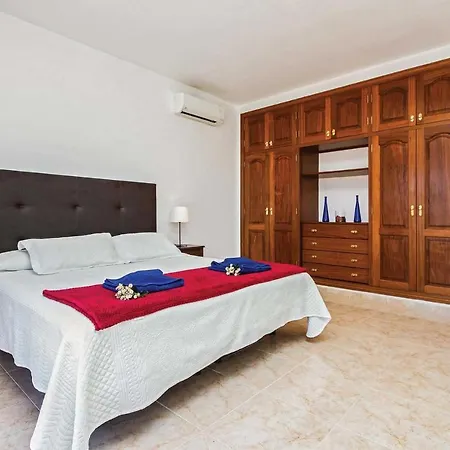 Playa Blanca Sleeps 6 Air Con Wifi Willa