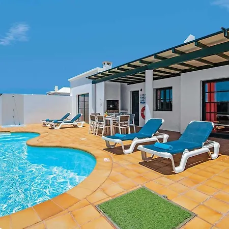 Playa Blanca Sleeps 6 Air Con Wifi